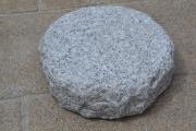 Z 139. nášlapný kámen pr.30x10cm špicovaný